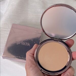 Girlactik Luminous Face Powder